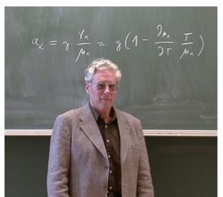 Photo of Jan Berg in front of a blackboard
